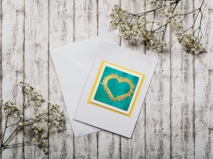 Přání - zlaté srdce na zelenomodrém podkladu